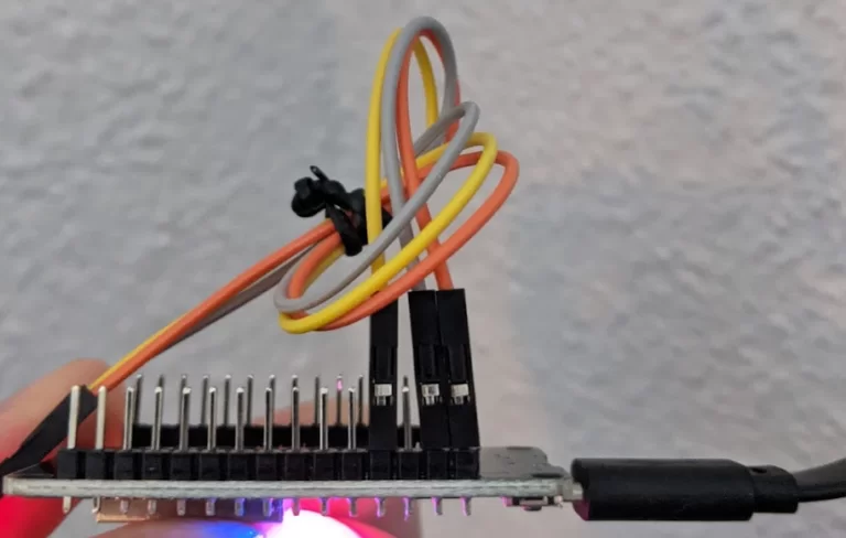 ESP32 con DHT11 conectado al puerto 2